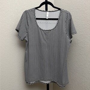LuLaRoe Black and White Chevron Short Sleeve Top